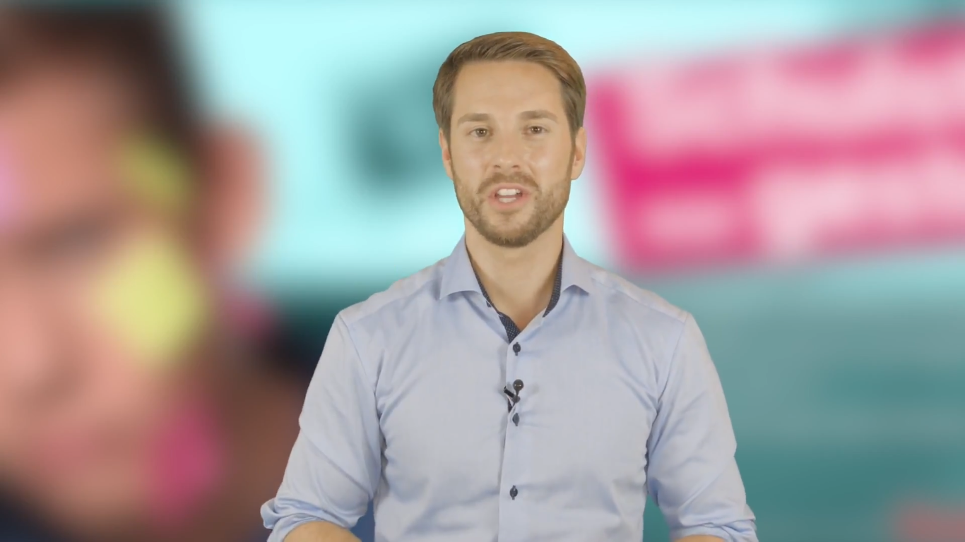 Screenshot eines Beispielvideos zum Talking Head Format