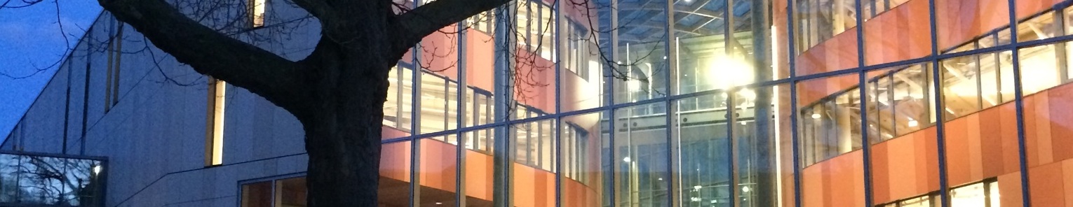 Außenansicht UB zur blauen Stunde