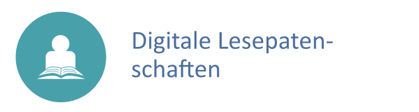 Türkiser Button, mit einer Person, die in ein aufgeklapptes Buch blickt, daneben der Text: Digitale Lesepatenschaften